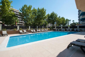  Apartamentos California  Салоу
